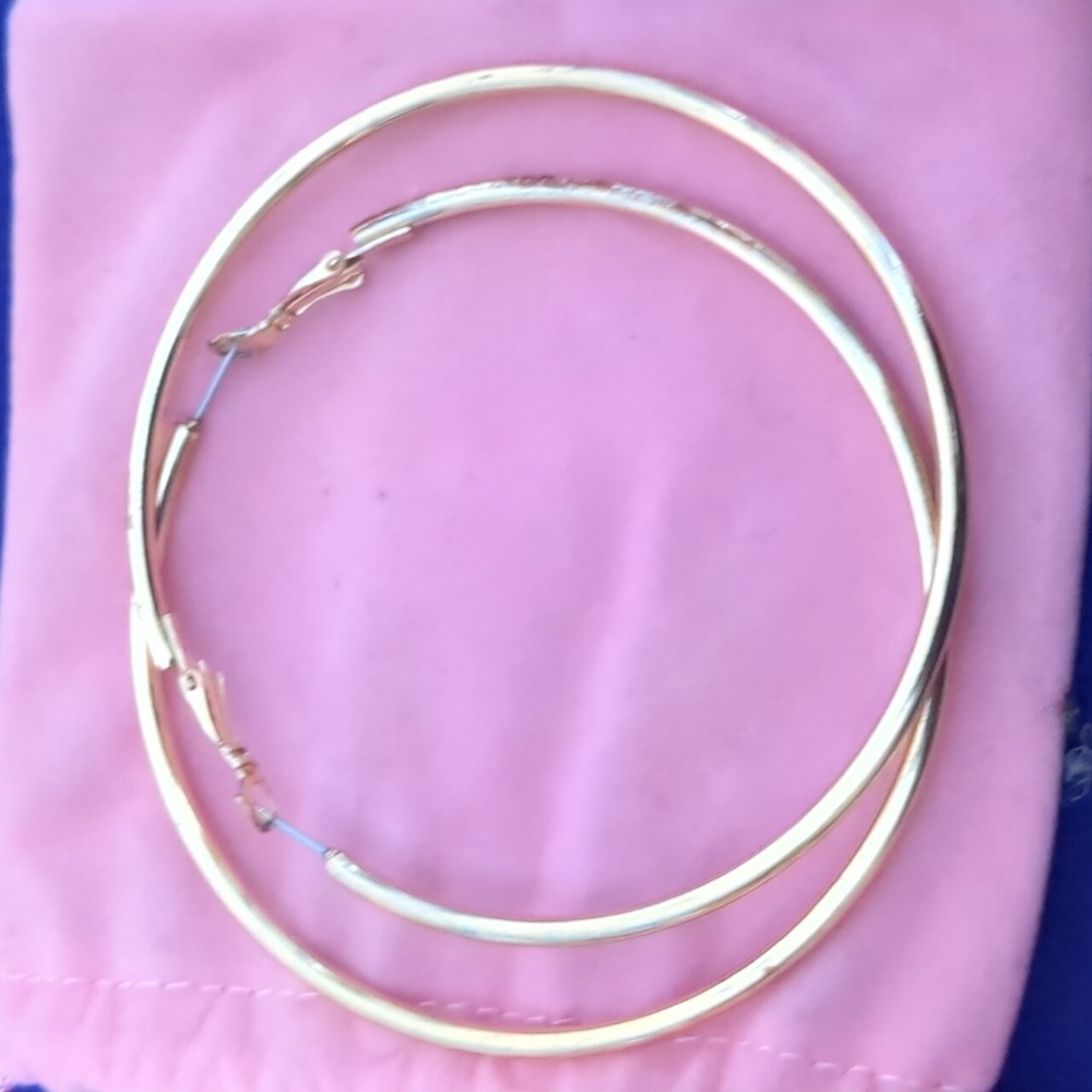 2 pairs of hoop earrings - Picture 3 of 3